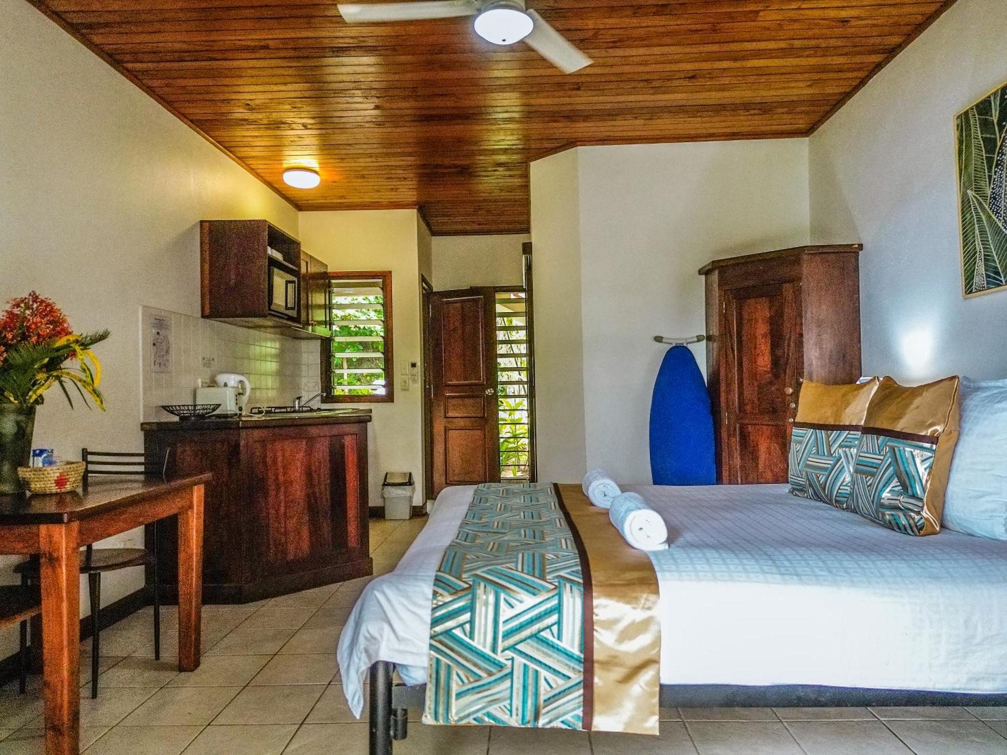 Poppy'S On The Lagoon Port Vila Exterior foto